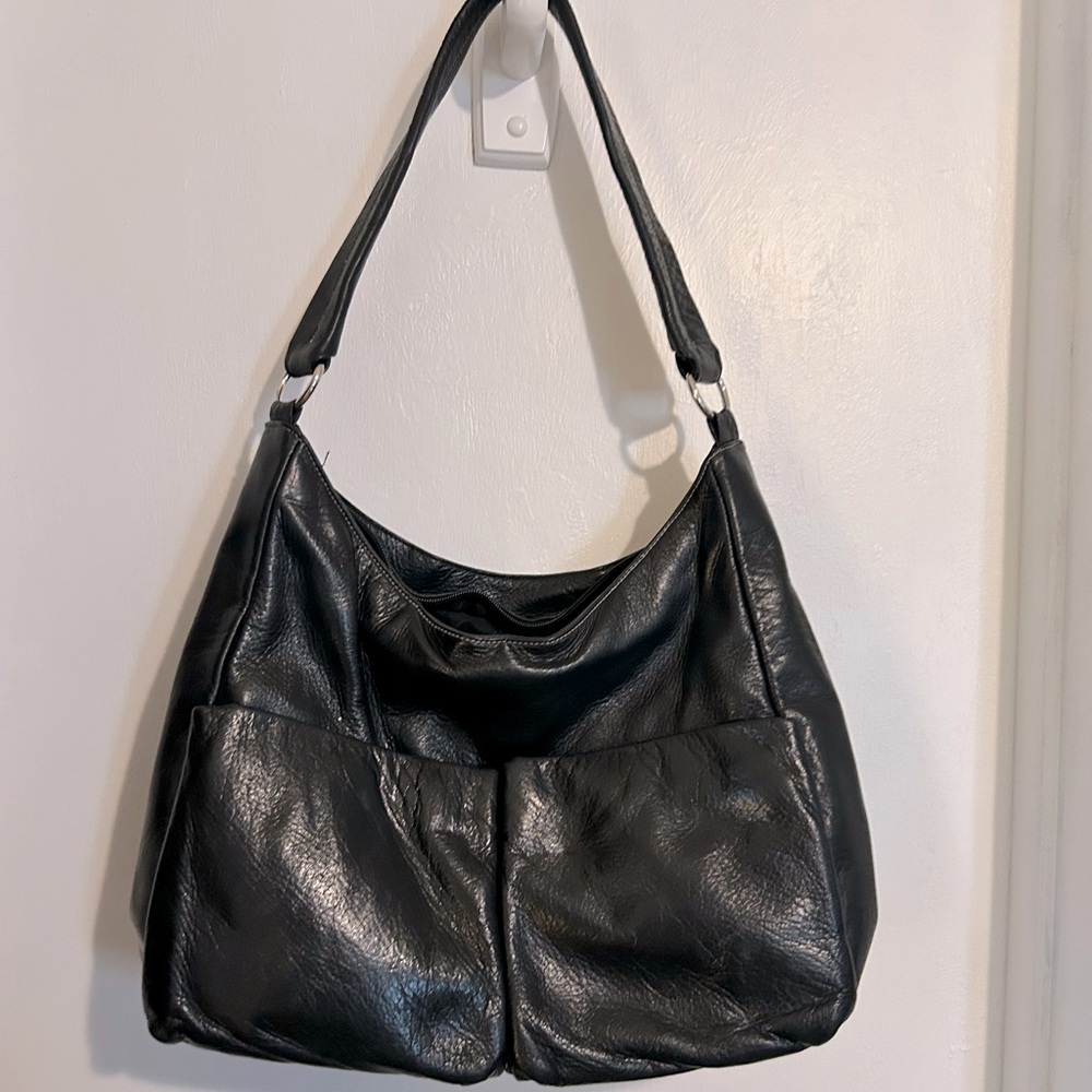 Perlina Black Leather Shoulder Bag